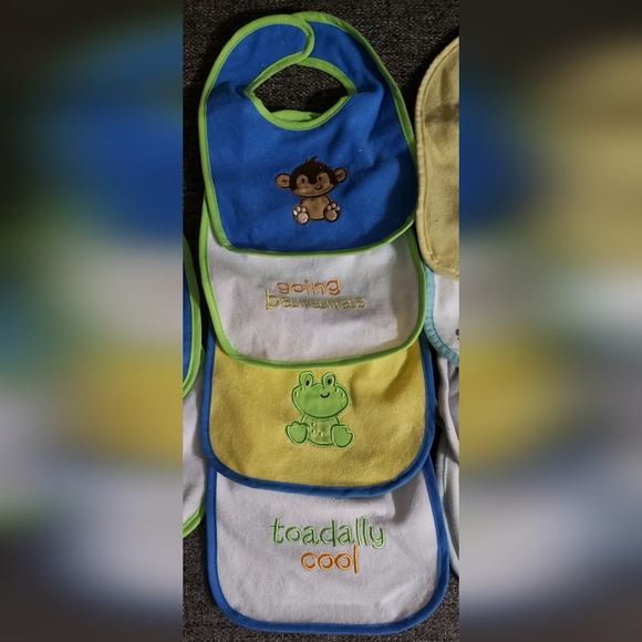 Assorted Bibs - Picture 3 of 4